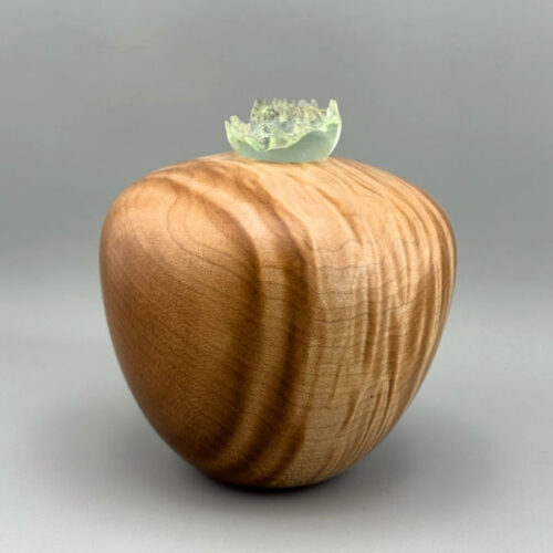 Figured Maple Urn (30 ci)